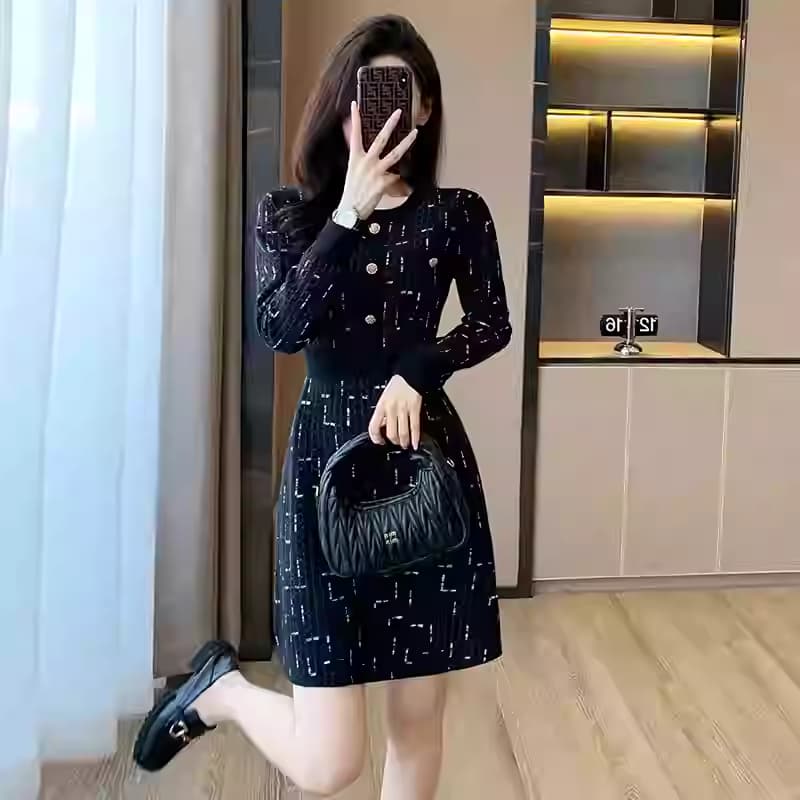 黑色针织连衣裙新款女装春秋高级感小香风显瘦衣服毛衣裙子冬